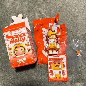 Pop Mart MEGA SPACE MOLLY 100% Series Emoji- confirmed A Trying Situation
